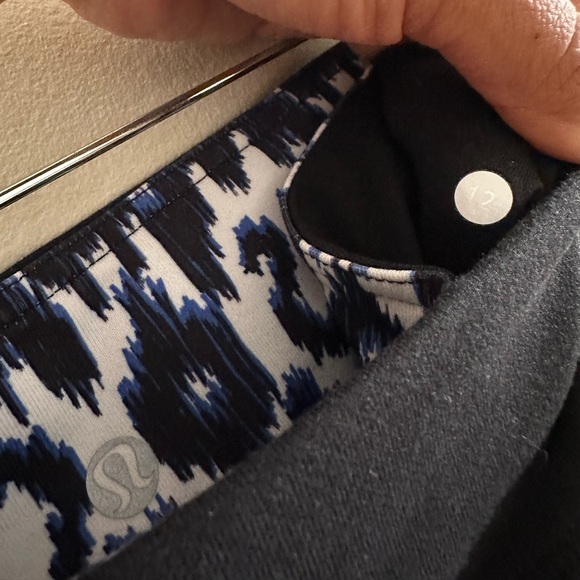 Lululemon Cropped Black and Blue Pants Size 12 - Picture 2 of 4